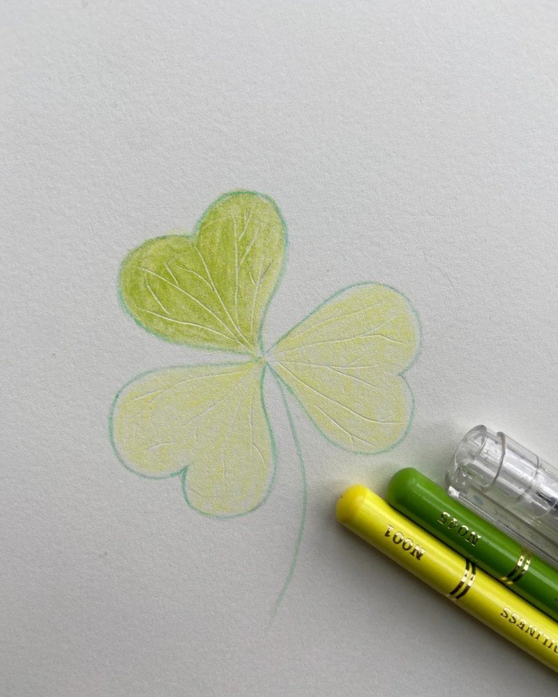 How to draw a shamrock step by step 3