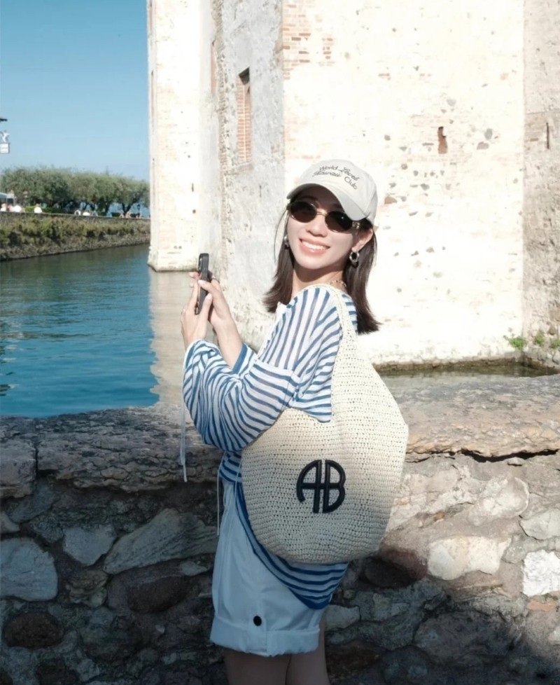 attitude cap girl dp 24
