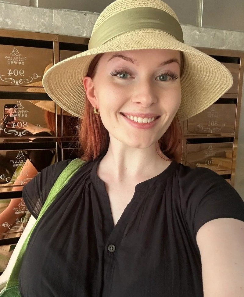 attitude cap girl dp for whatsapp