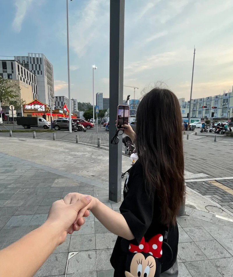 couple hand pic dp