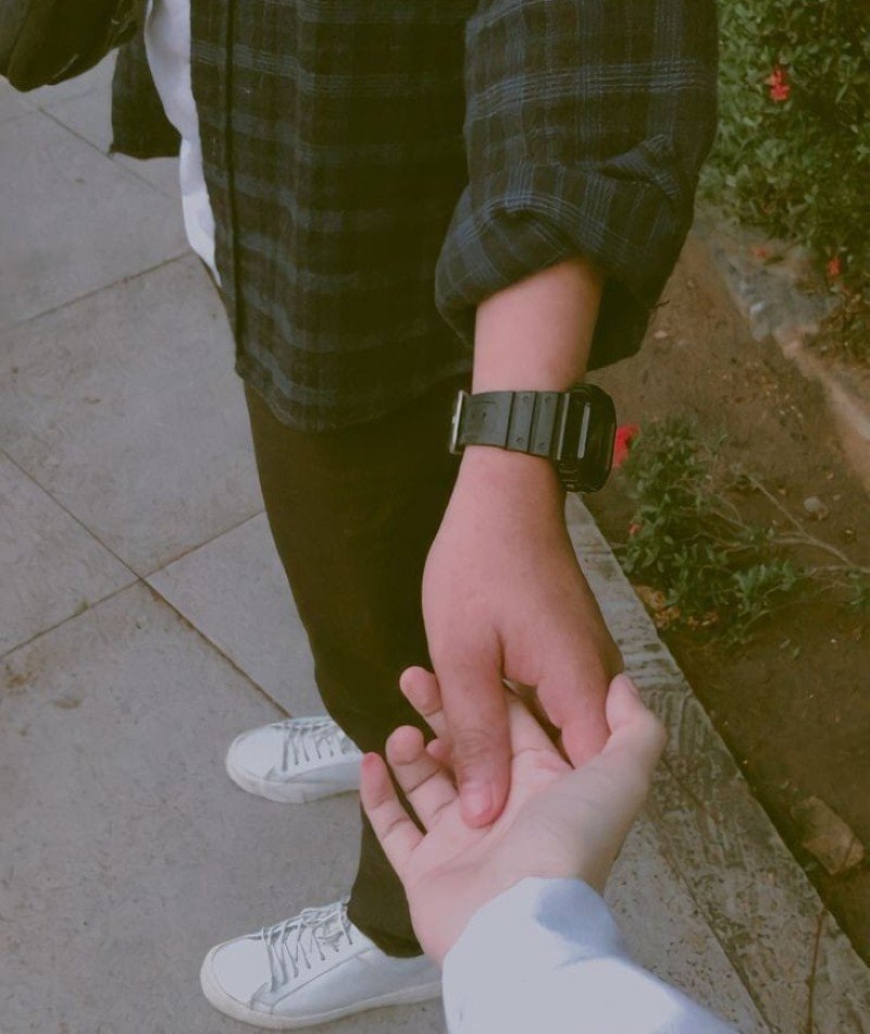 couple hands dp 10
