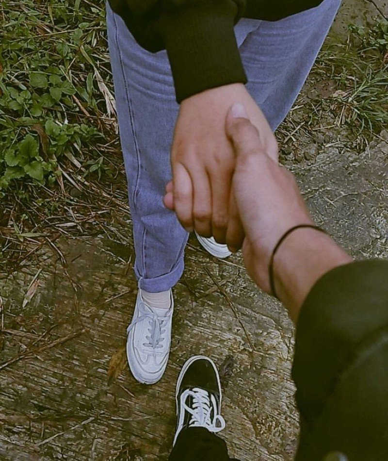 couple hands dp 12