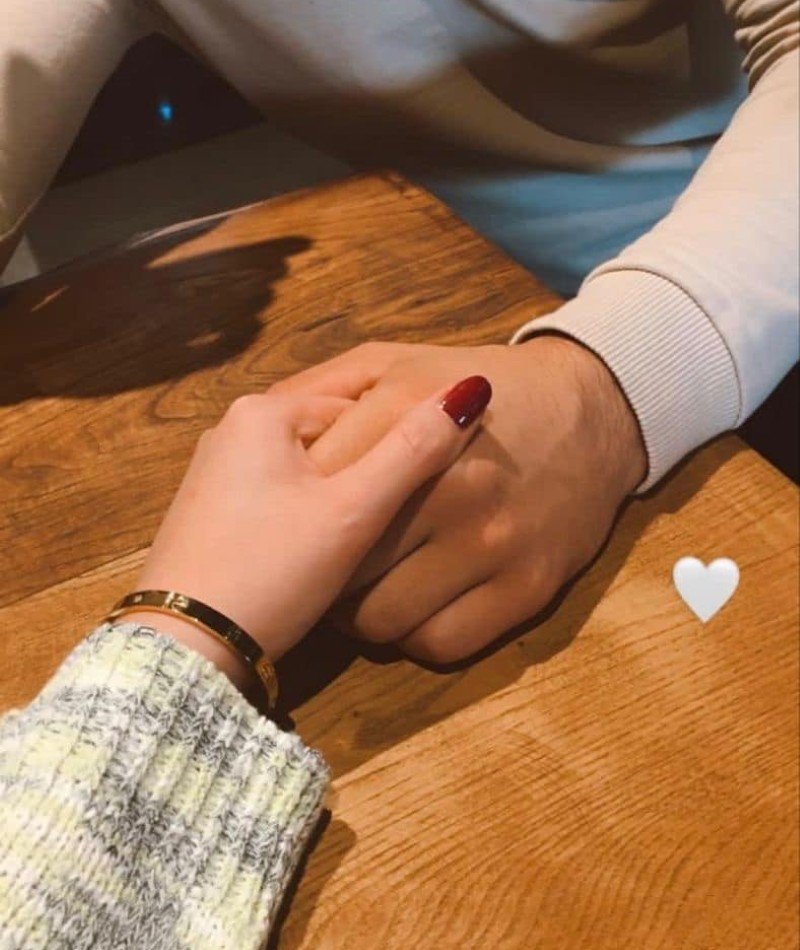 couple hands dp 13
