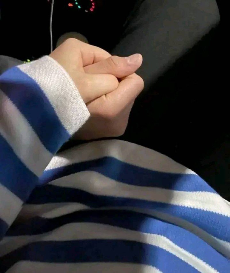 couple hands dp 2