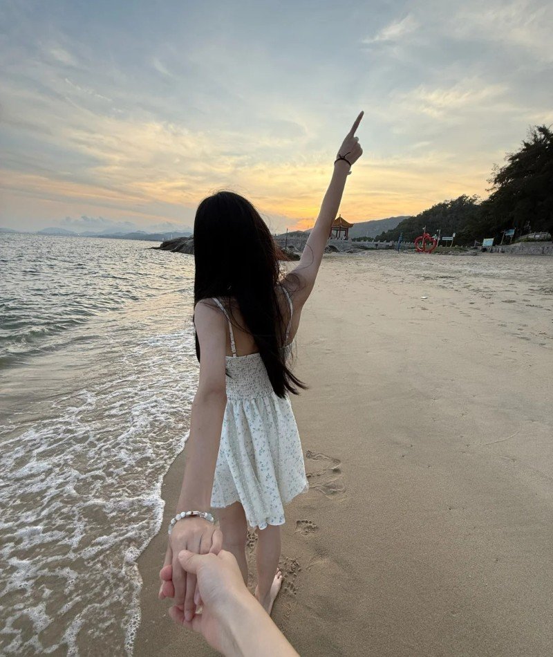 couple hands dp 34
