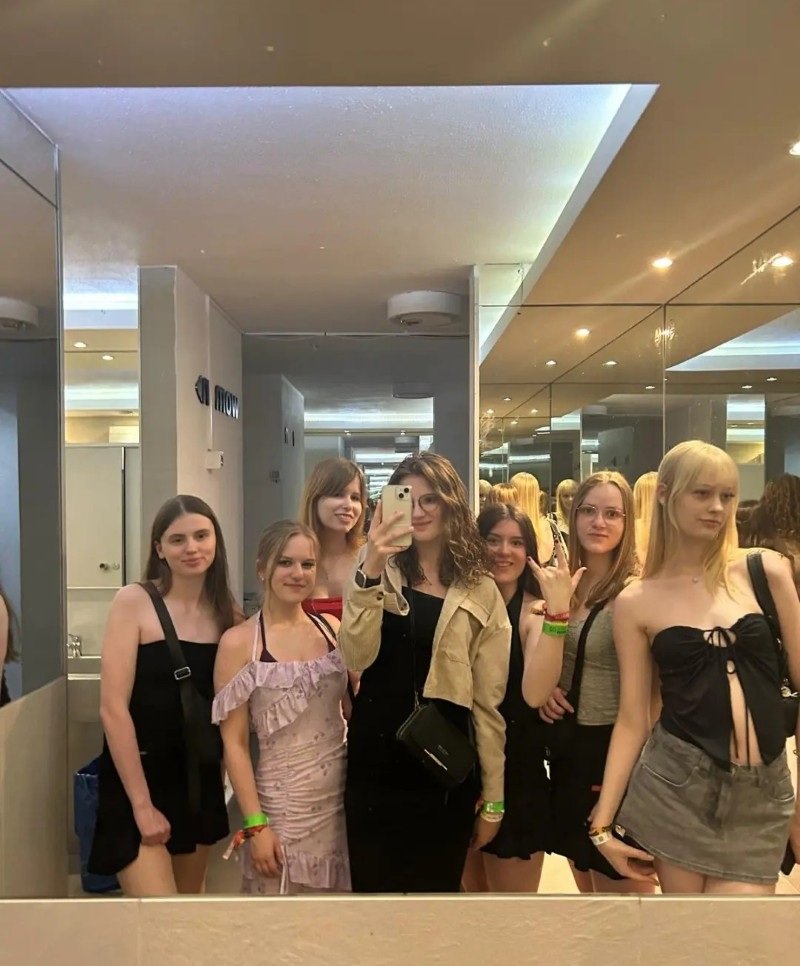 friends group dp funny 33