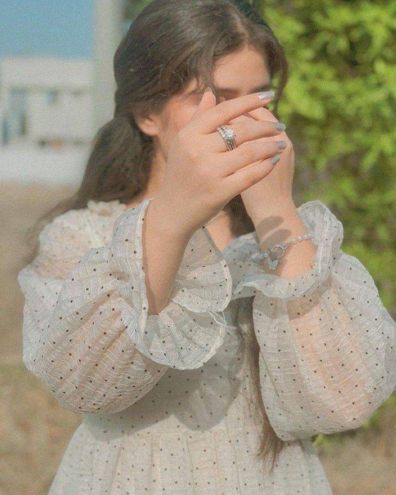 hidden face dp for girls 18