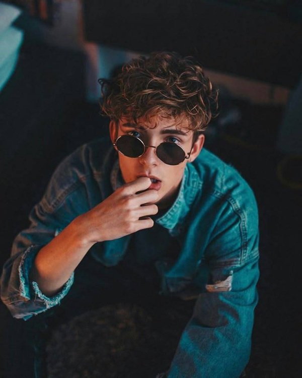 hot boy dp 25