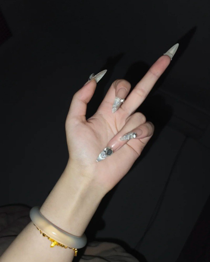 middle finger dp 10
