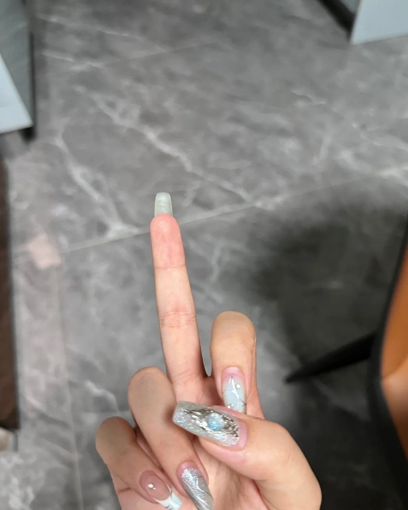 middle finger dp 12