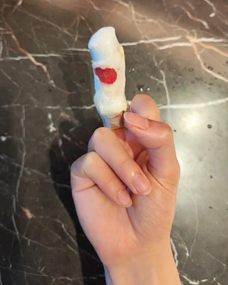 middle finger dp 18