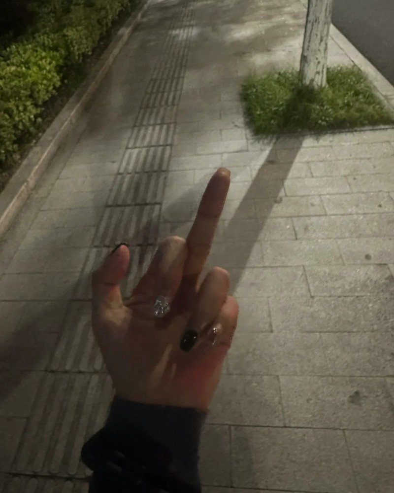 middle finger dp 23