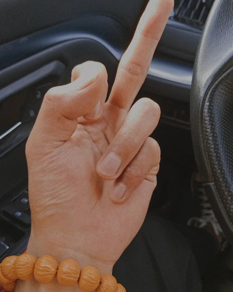 middle finger dp 25