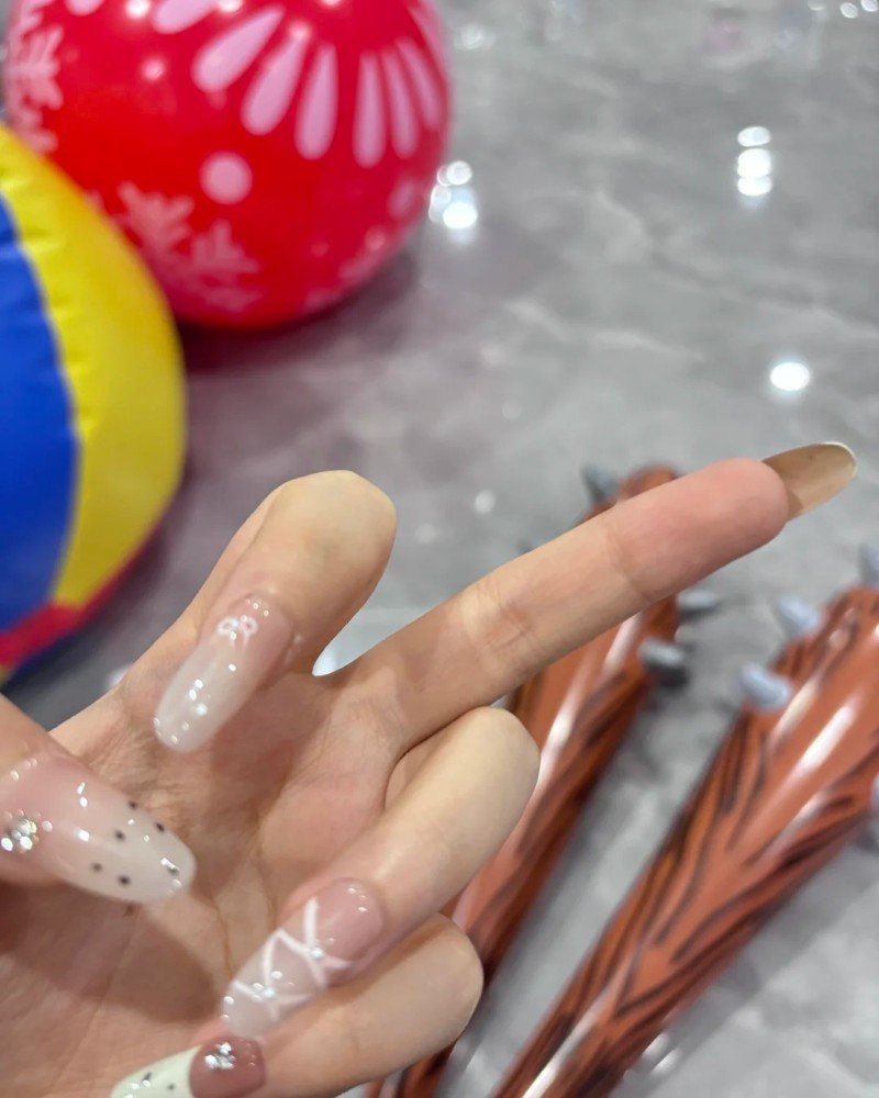 middle finger dp 28