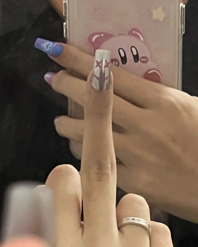 middle finger dp 32