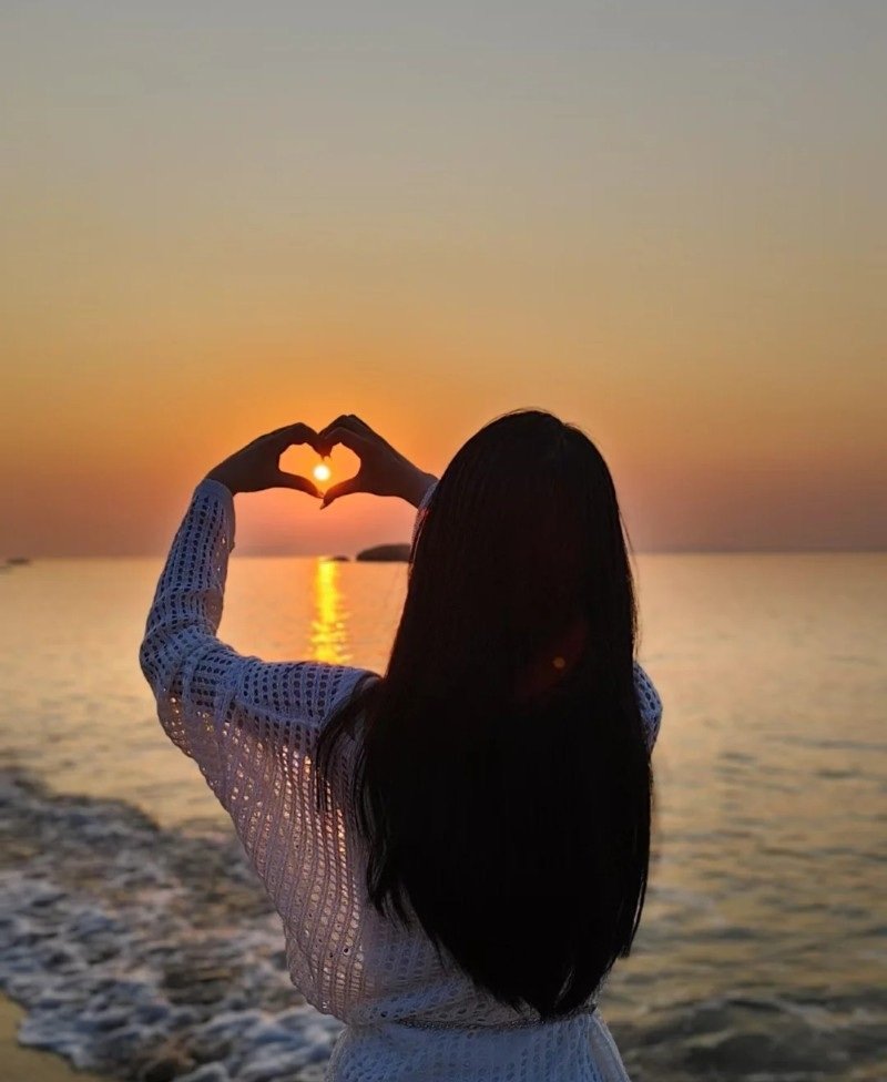 natural attractive whatsapp dp 23