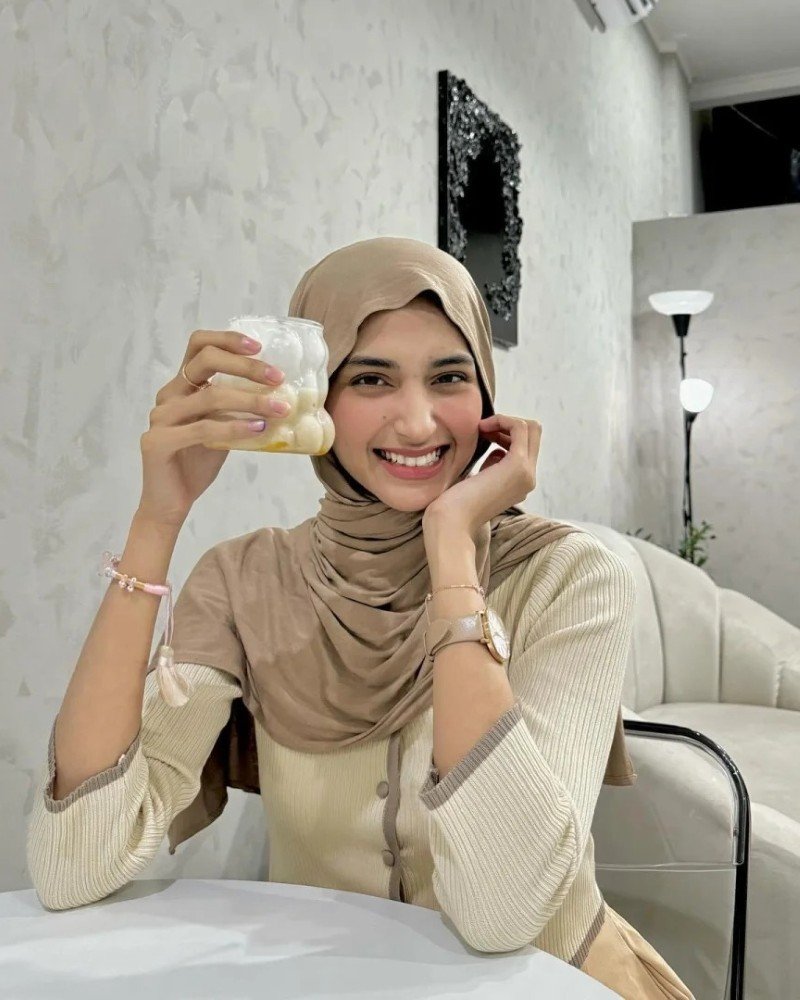stylish hijab girl dp 11