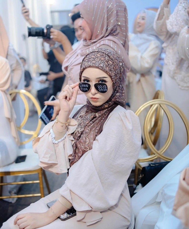 stylish hijab girl dp 24