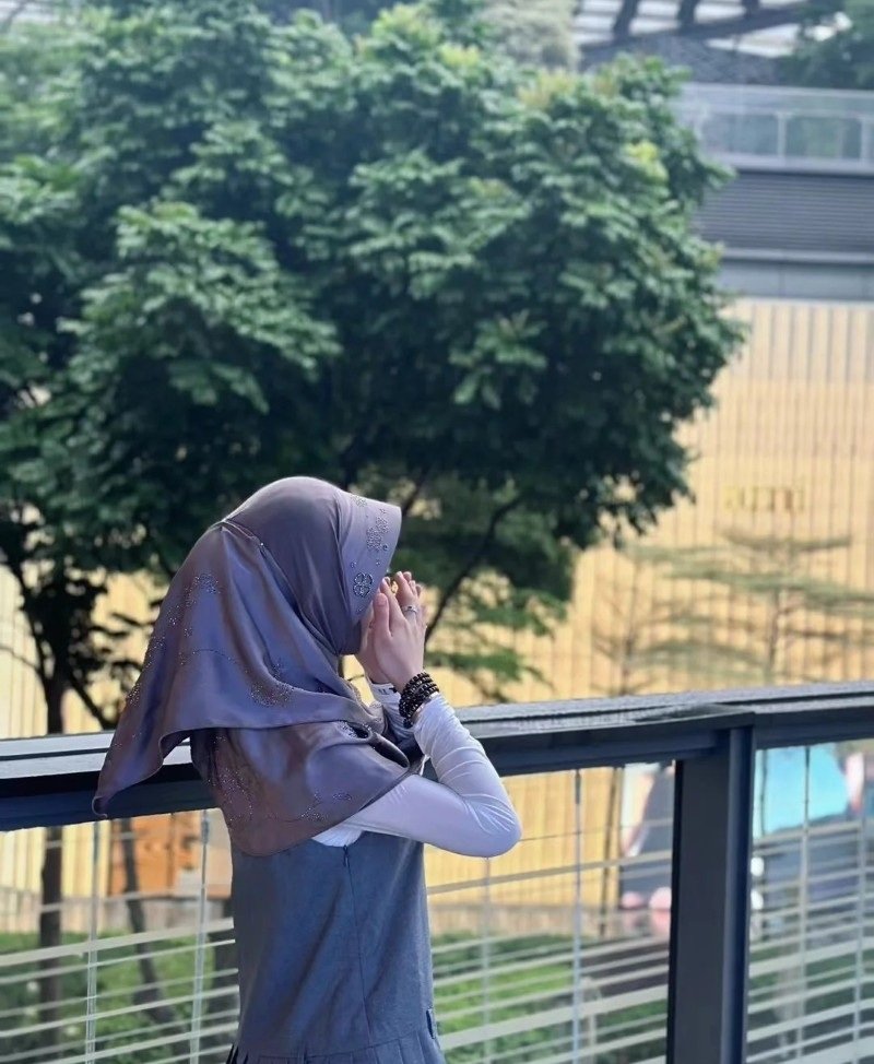 stylish hijab girl dp for instagram