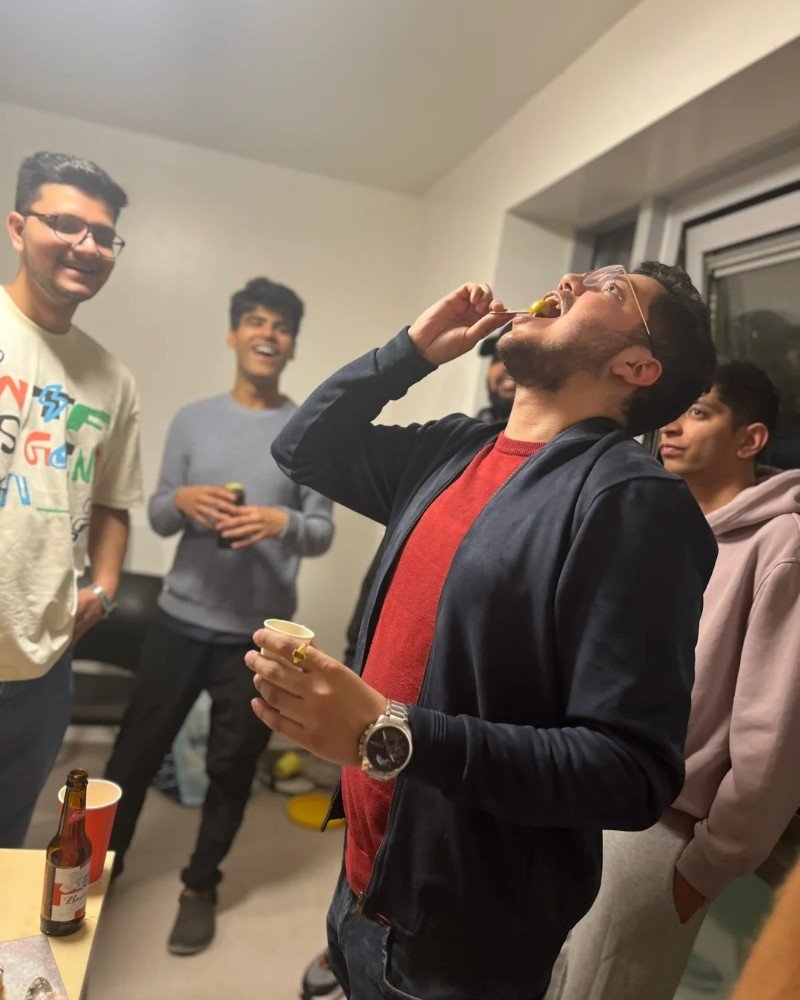 whatsapp dp for best friend​