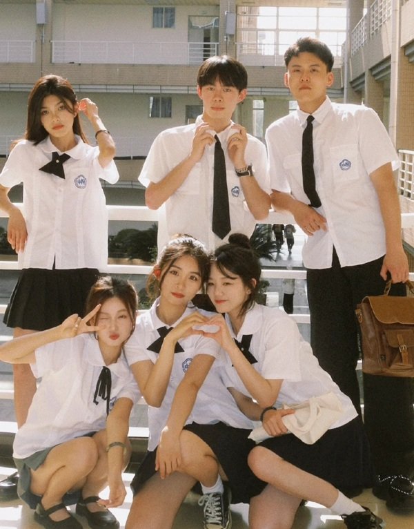 6 friends group dp 27