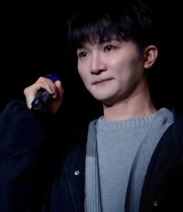 heartbroken crying sad boy dp 3
