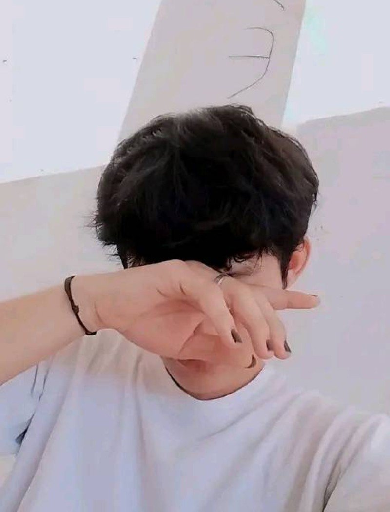 insta cool hidden face dp boy 32